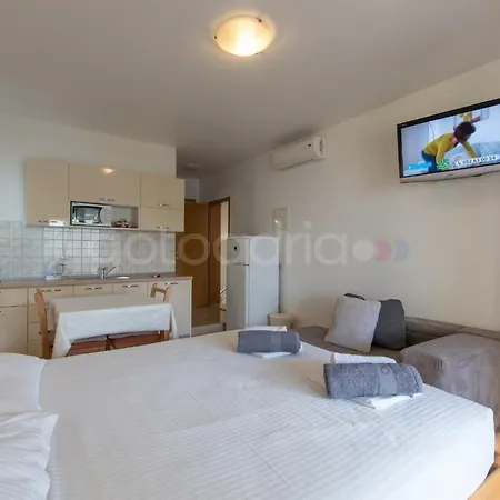 Beachview Apt Dragienne With Free Parking Apartmán