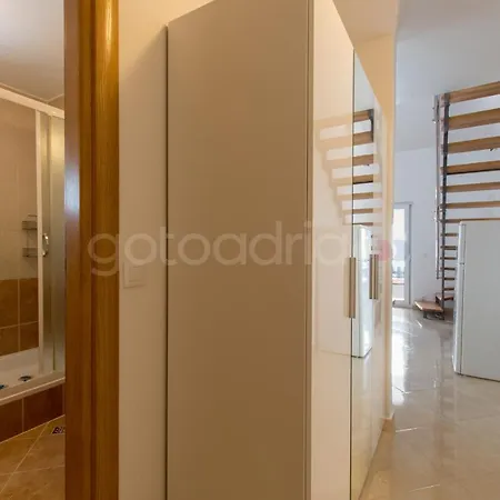 Beachview Apt Dragienne With Free Parking