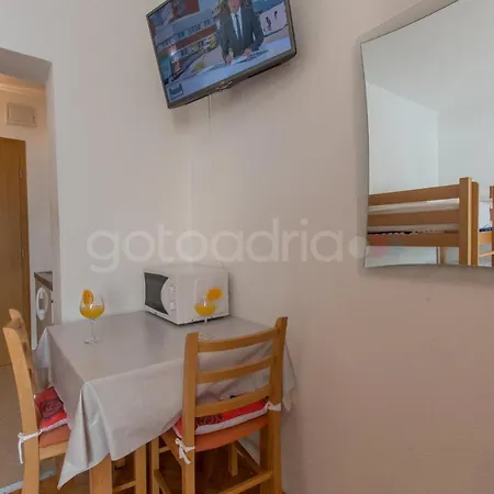 Beachview Apt Dragienne With Free Parking *