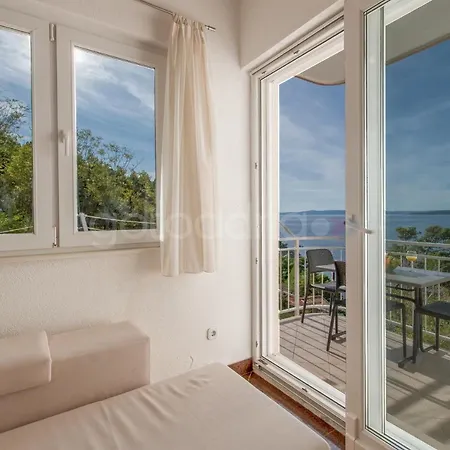 Beachview Apt Dragienne With Free Parking