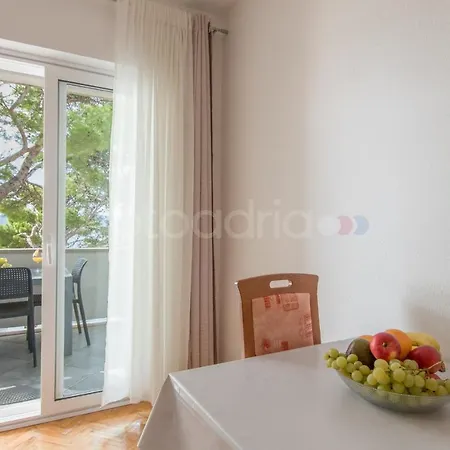 Beachview Apt Dragienne With Free Parking